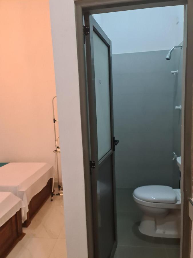 Ceylon Lodge - Airport Transit Hostel Negombo Exterior photo