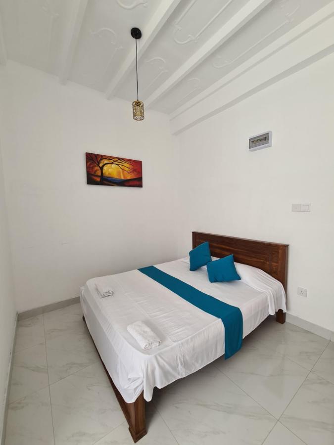 Ceylon Lodge - Airport Transit Hostel Negombo Exterior photo