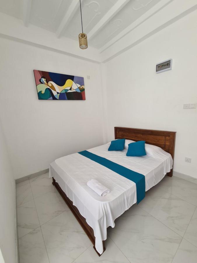 Ceylon Lodge - Airport Transit Hostel Negombo Exterior photo