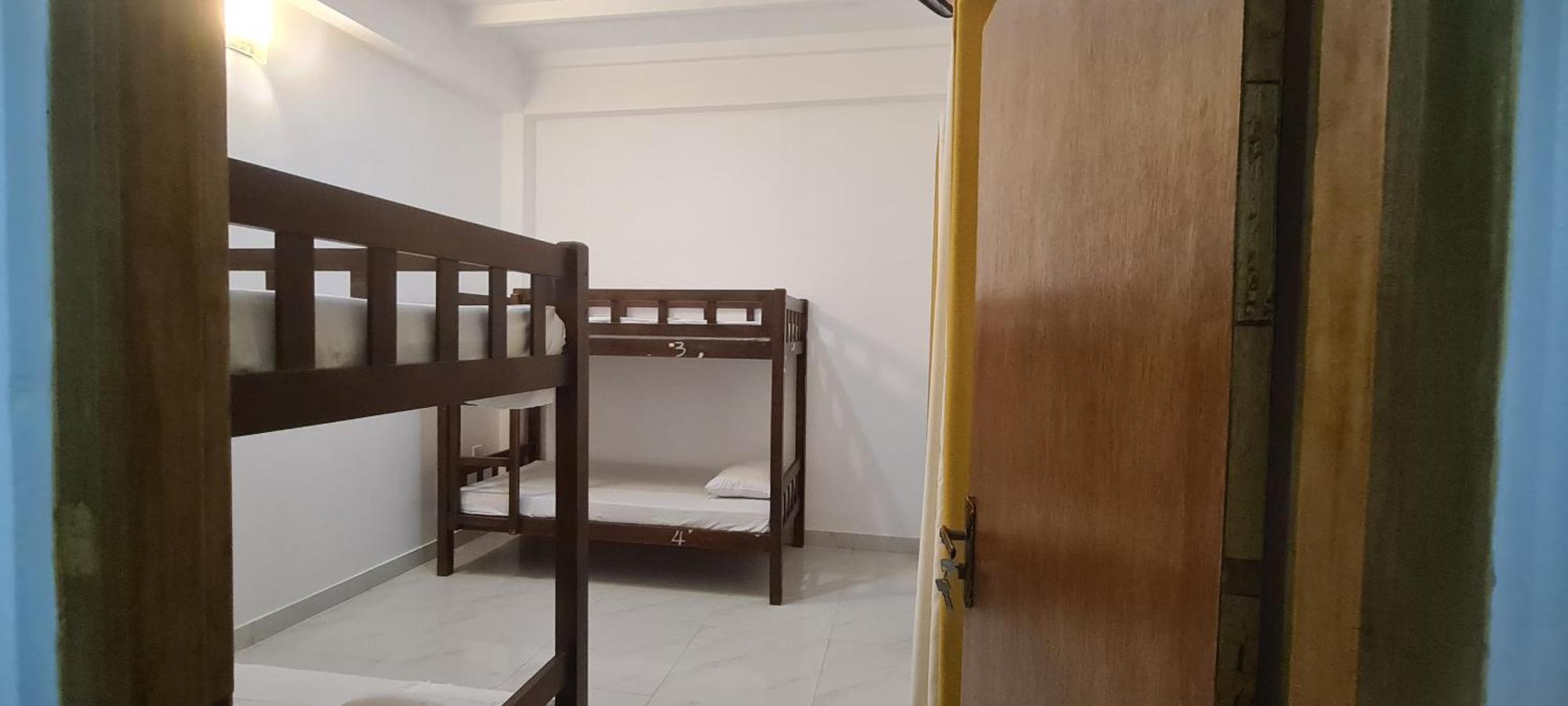 Ceylon Lodge - Airport Transit Hostel Negombo Exterior photo